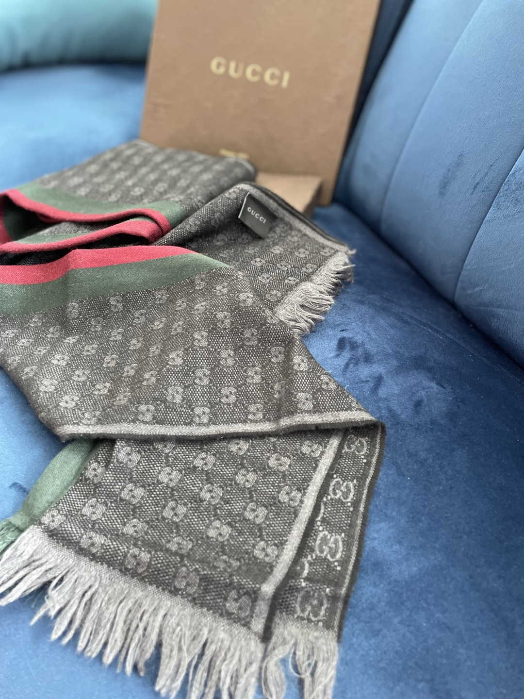 Authentic Gucci scarf unisex with box image indicator(5)