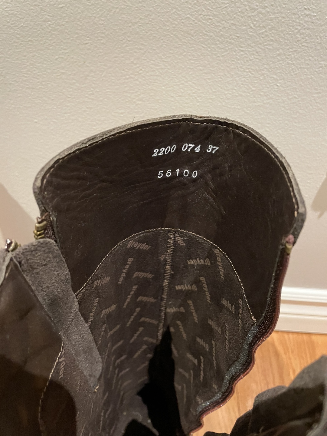 Women Leather Brand New Boots Size 7 image indicator(4)