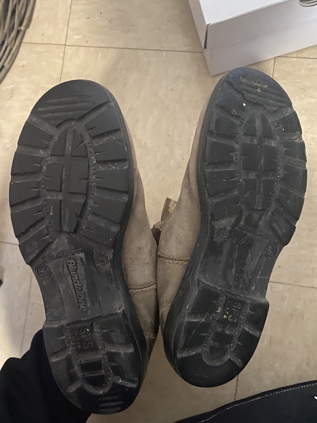 MOVING SALE! Blundstones - photo 4