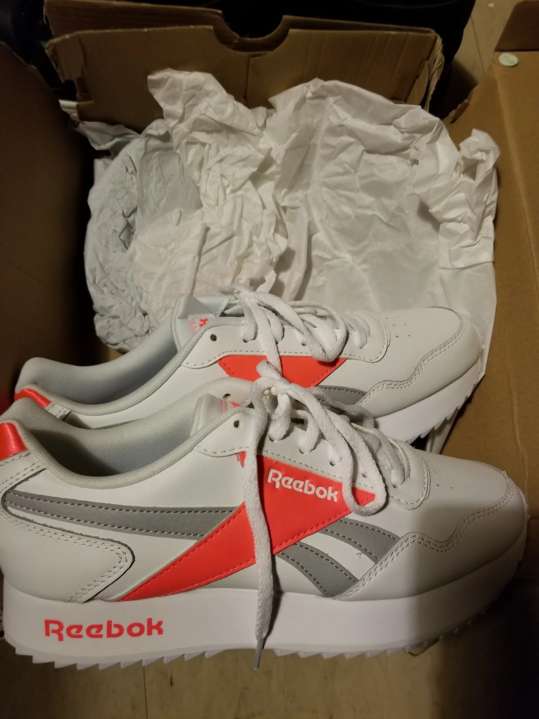 Brand new Reebok sneakers image indicator(2)