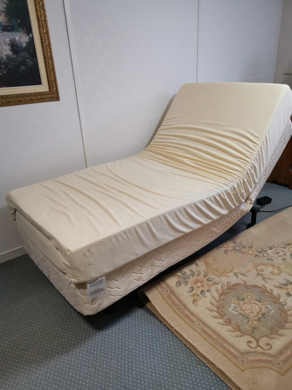 remote control adjustable base with TempurPedic single mattress. - photo 2