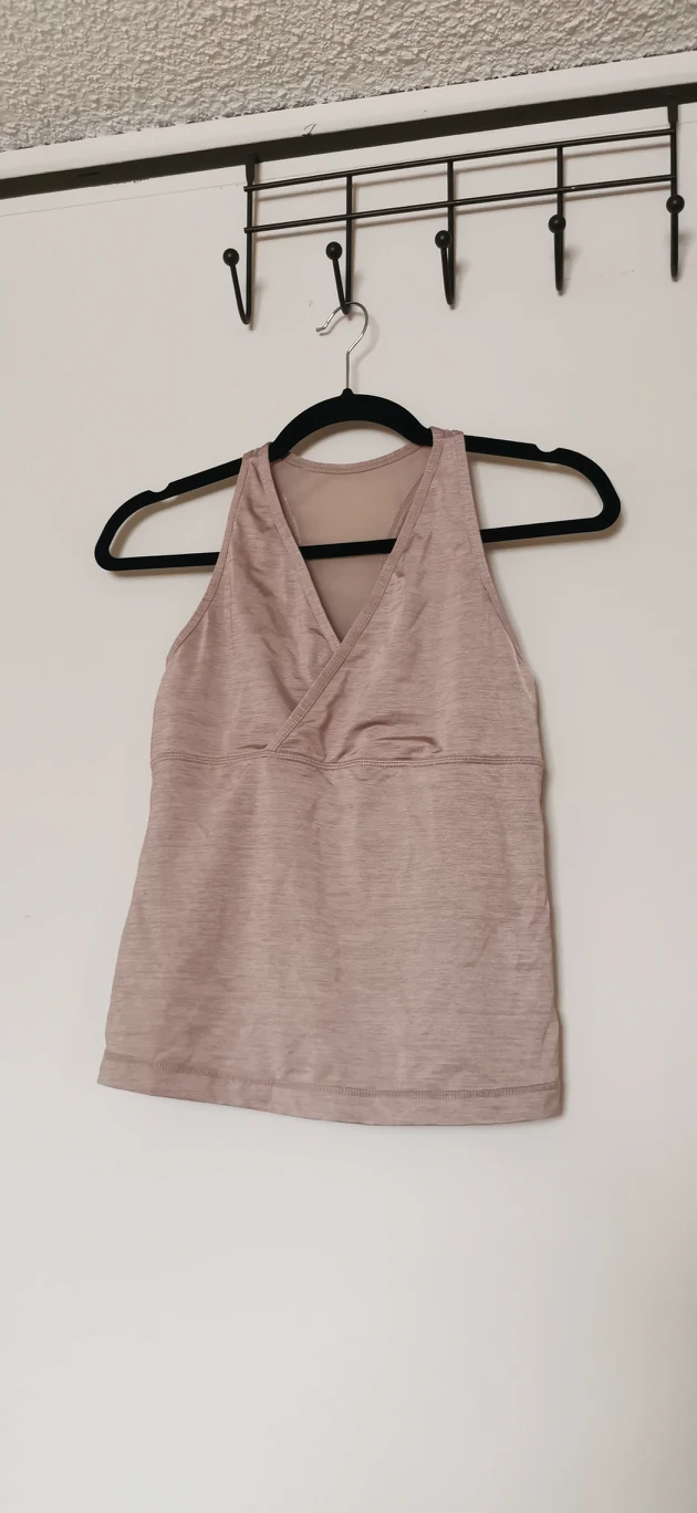 Lululemon workout top thumbnail