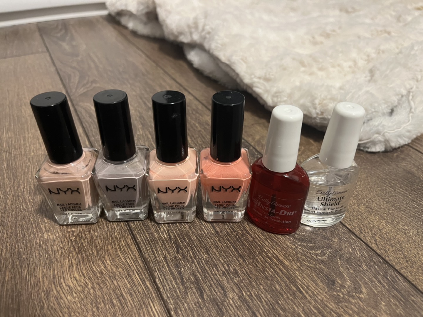 6 nail polishes. New/lightly used