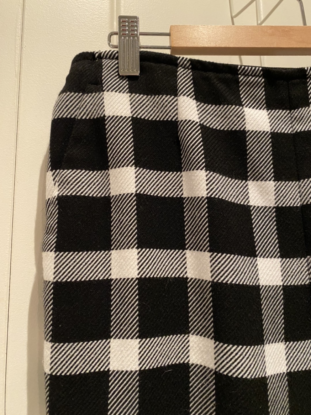 Gap Petite Flare Crop Pants image indicator(3)