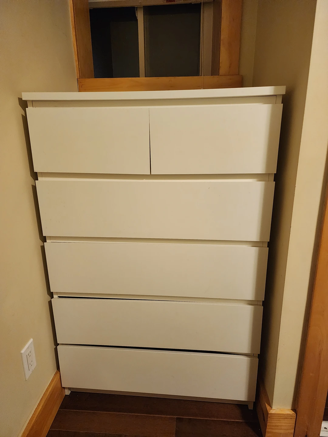 Ikea MALM 6-drawer dresser - white - great condition