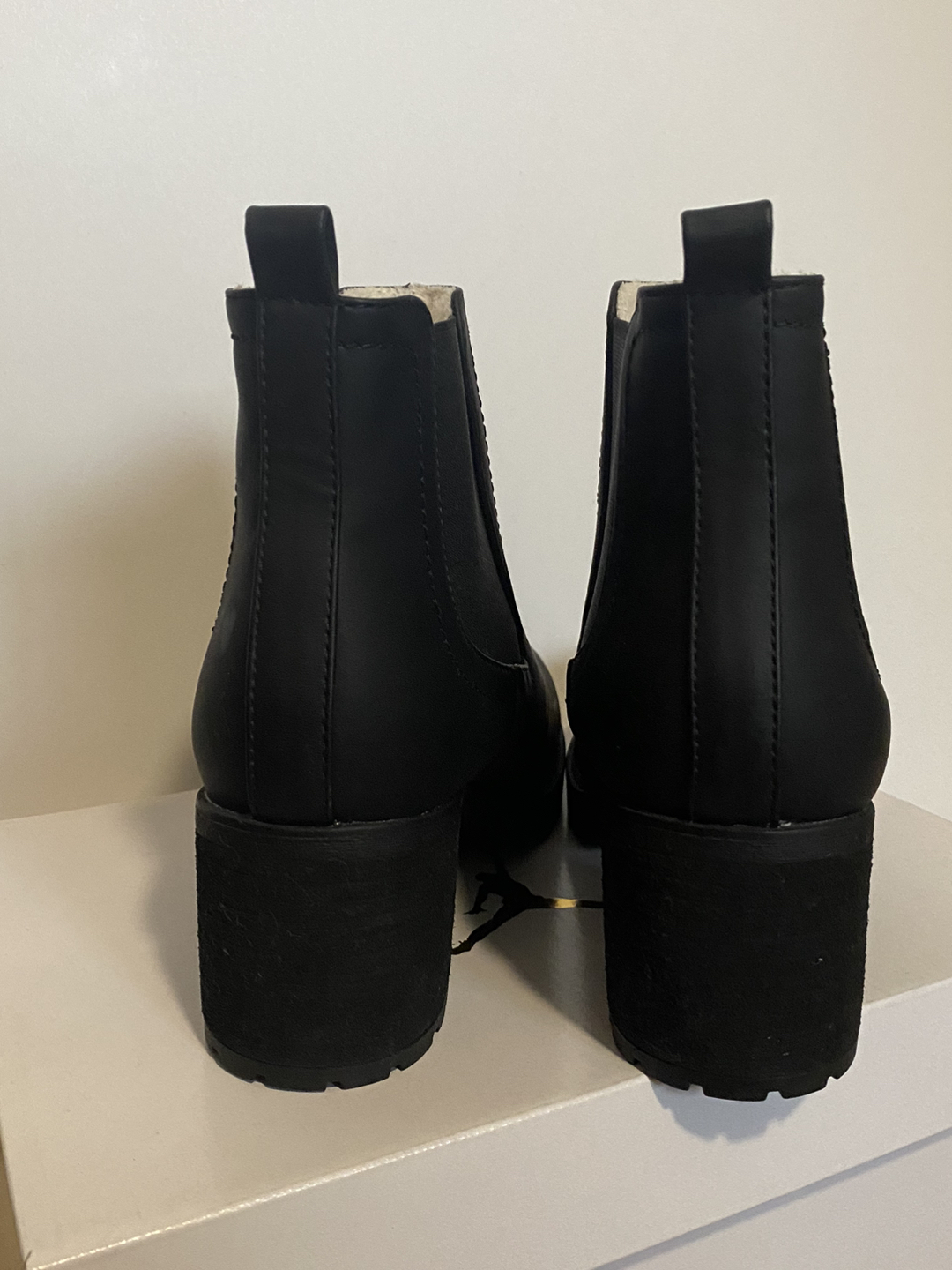 MOVING SALE! DLG never worn boots. - photo 3