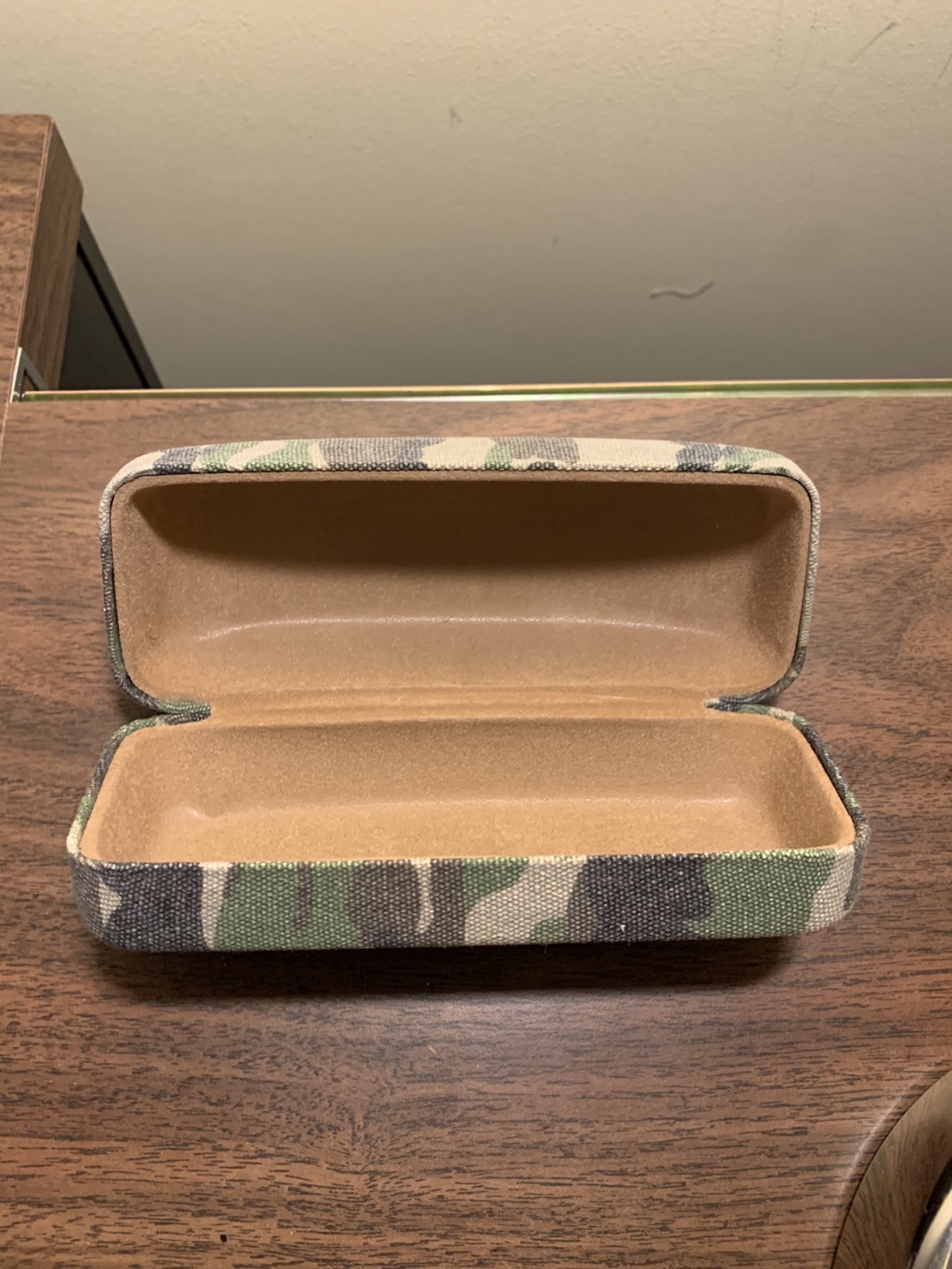Free sunglass case - photo 2