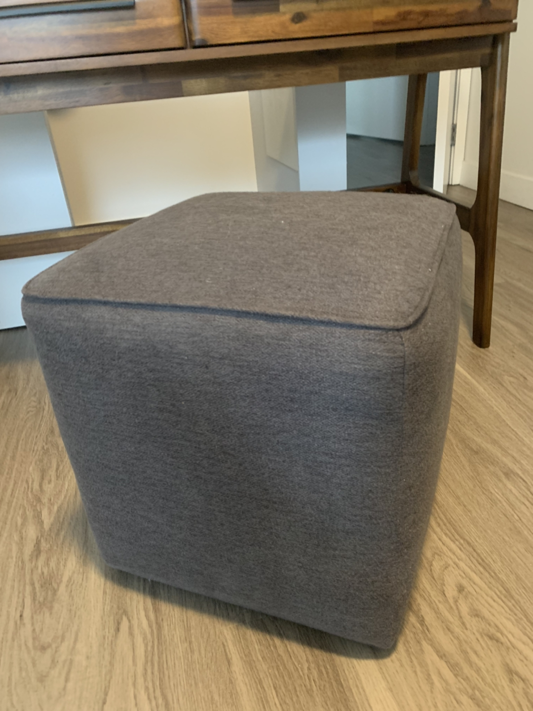 Structube Grey footrest - barely used - photo 2