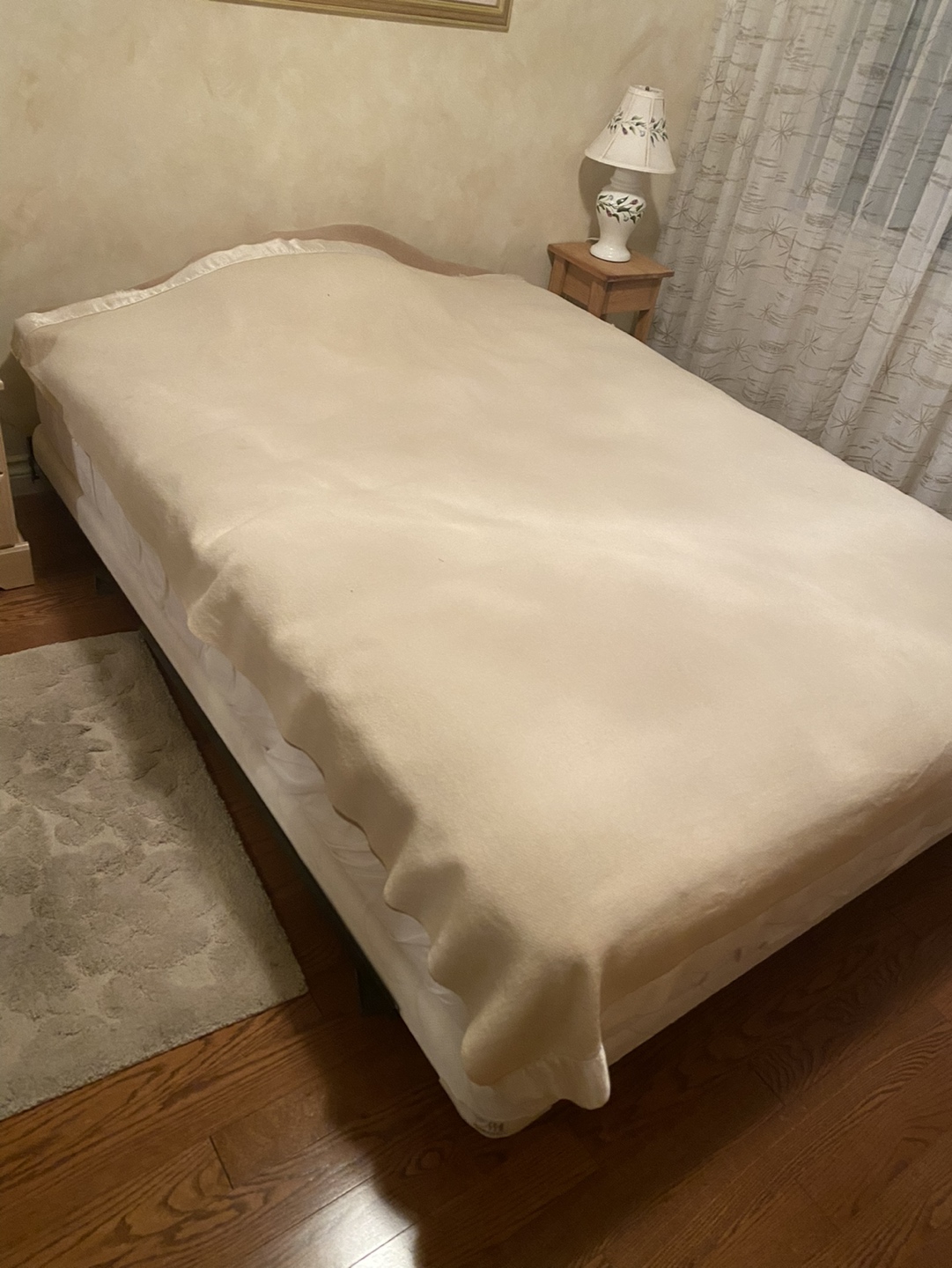 Bedroom set with queen mattress (no bed frame) - photo 4