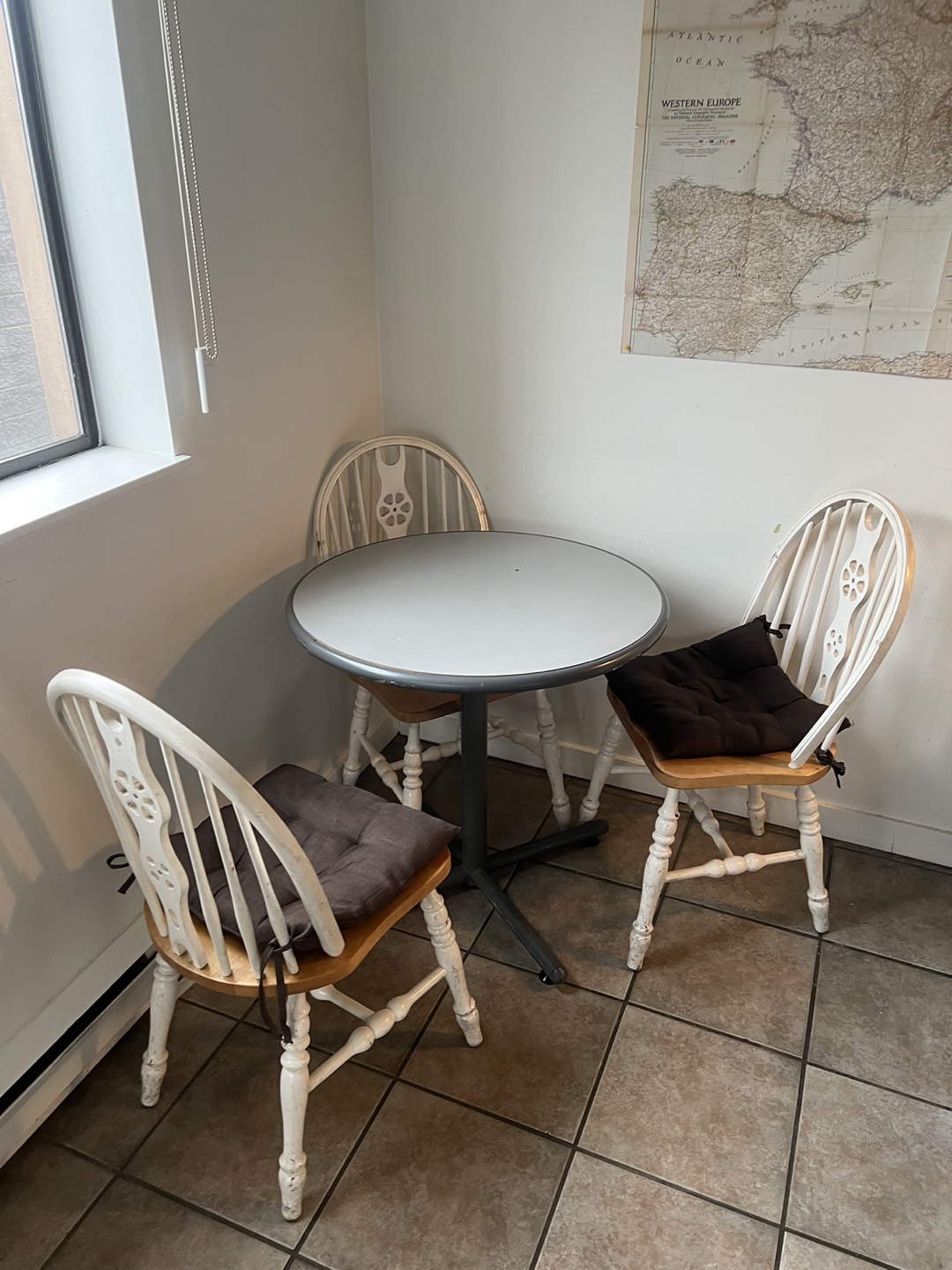 kitchen table and chairs thumbnail
