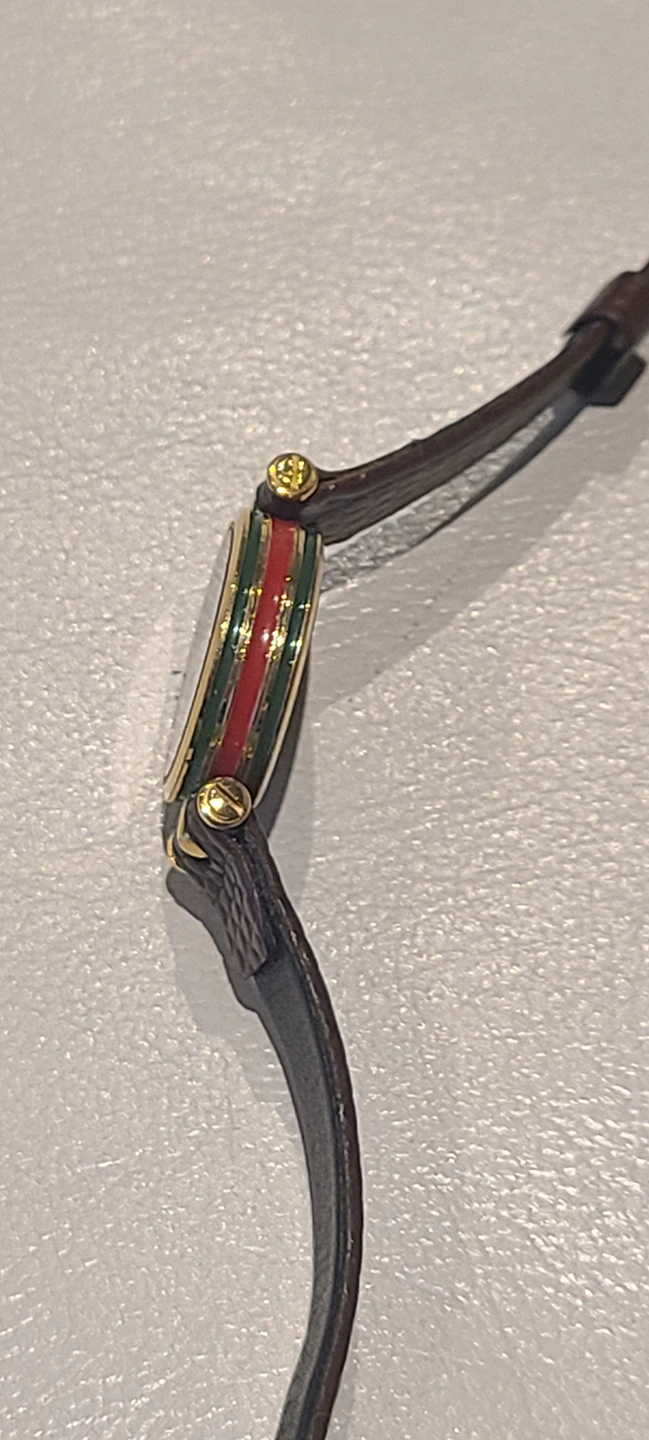 Gucci authentic women watch image indicator(2)