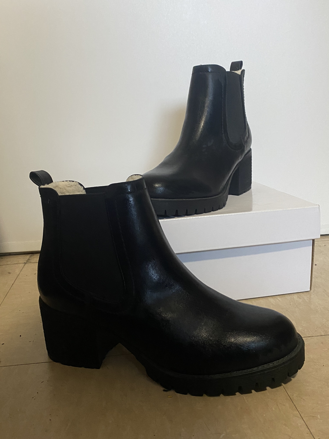 MOVING SALE! DLG never worn boots.