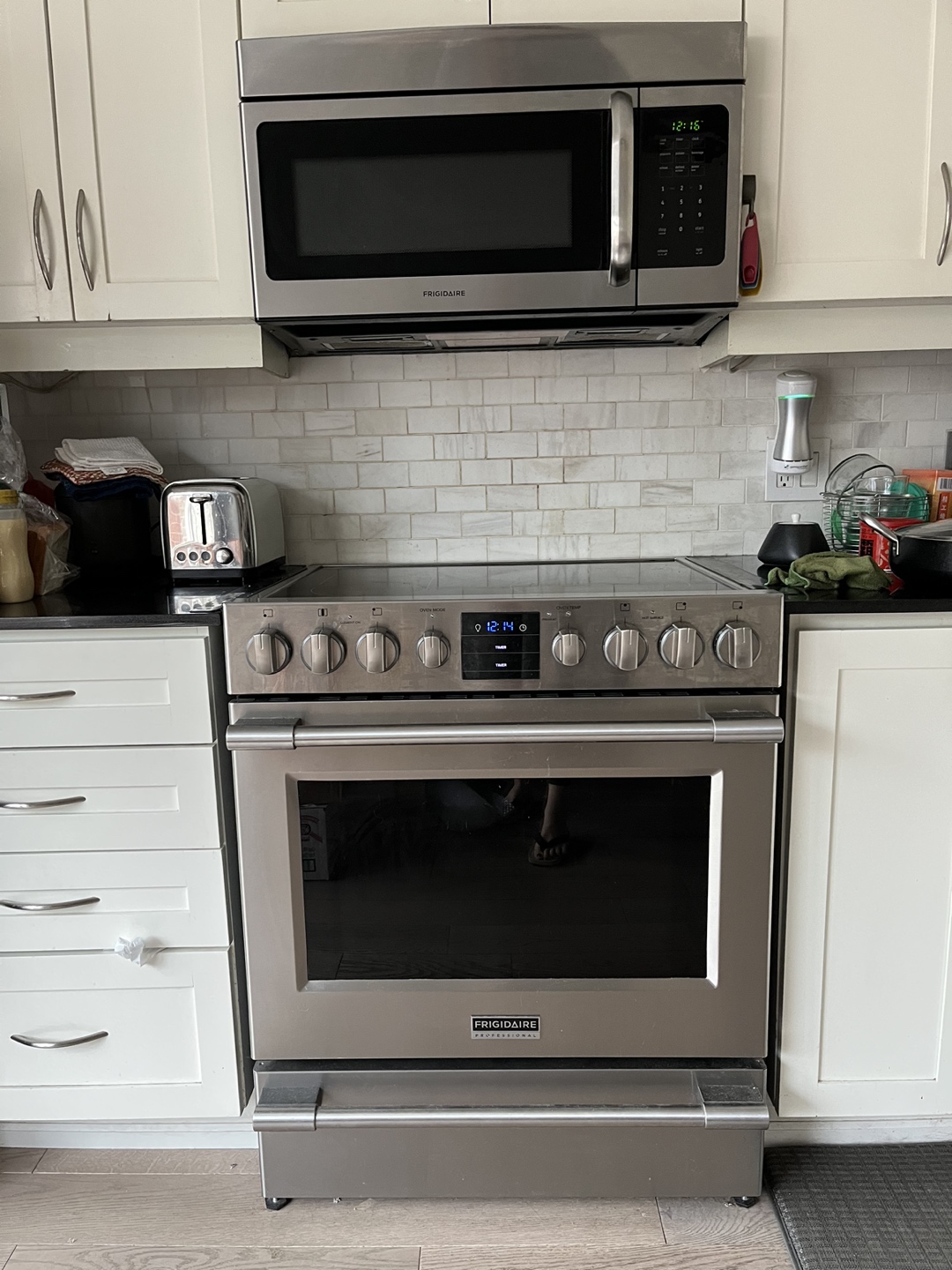 Frigidaire Range (stove, oven) thumbnail