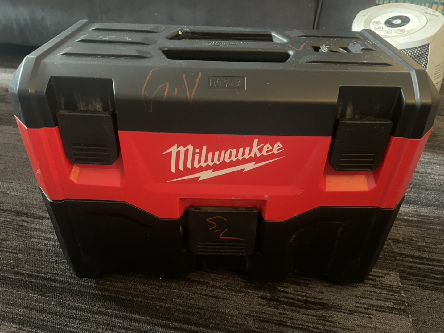 Milwaukee shop vac thumbnail