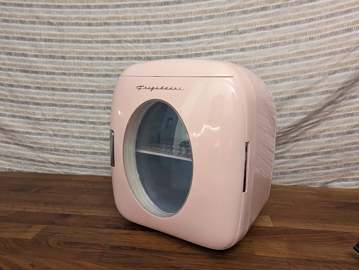12 Can Retro Mini Portable Personal Fridge thumbnail