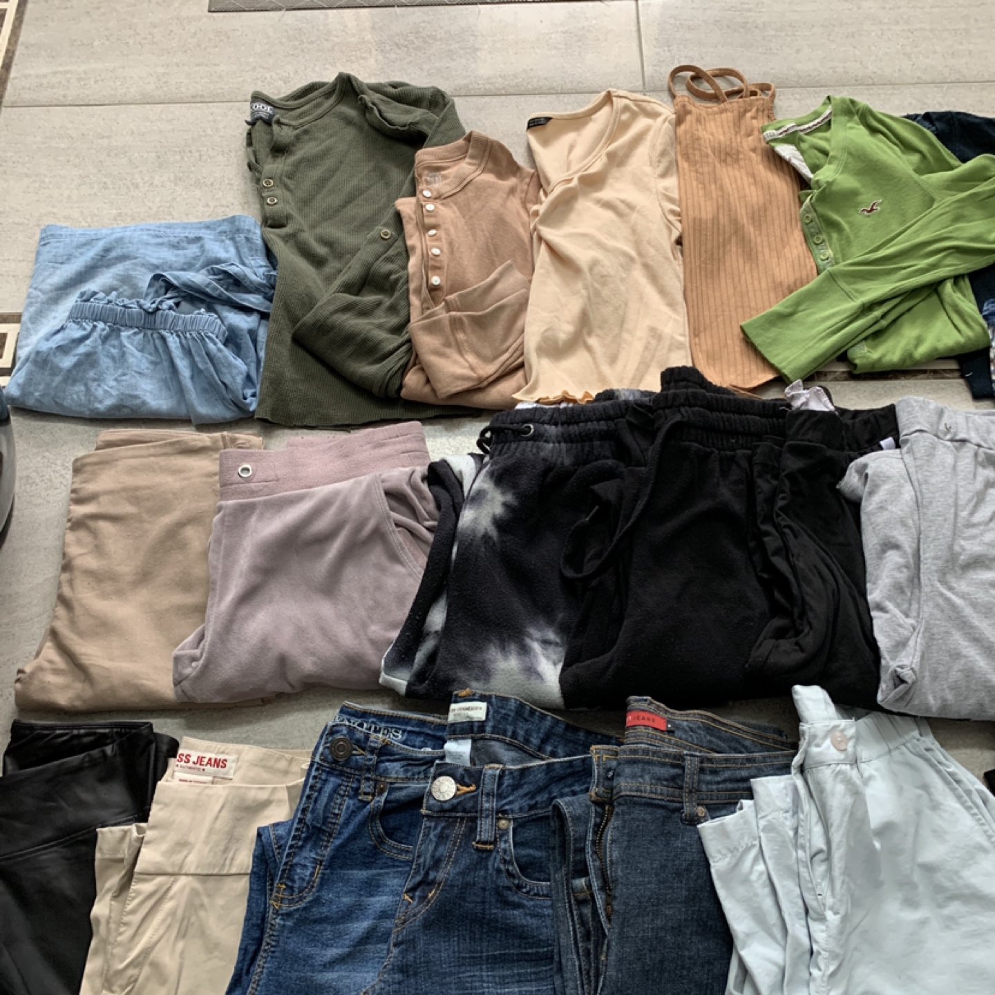 MUST GO TODAY ‼️ Lot of 30+ Women’s Items (XS/S/M) - photo 2