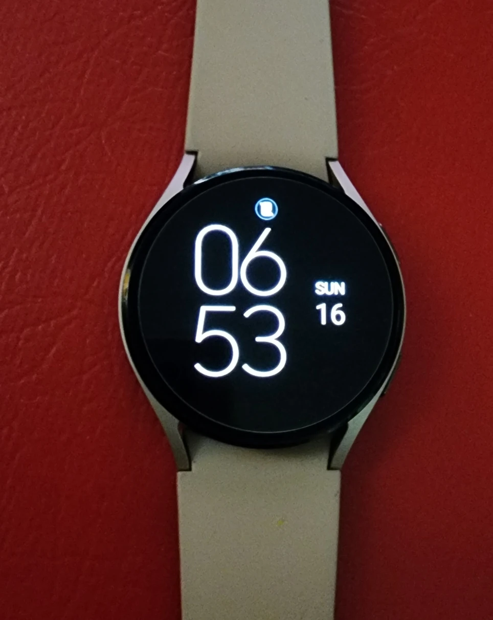 Like Brand New Galaxy Watch 4 Bluetooth 40 mm Pink Gold thumbnail