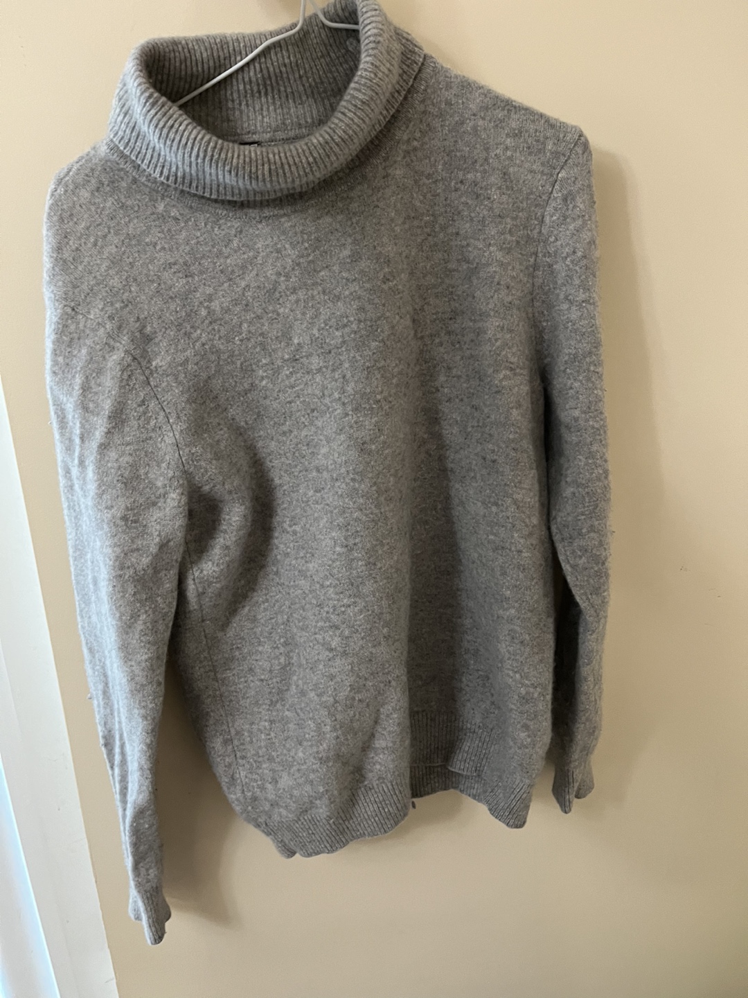 Uniqlo turtleneck long sleeve sweater