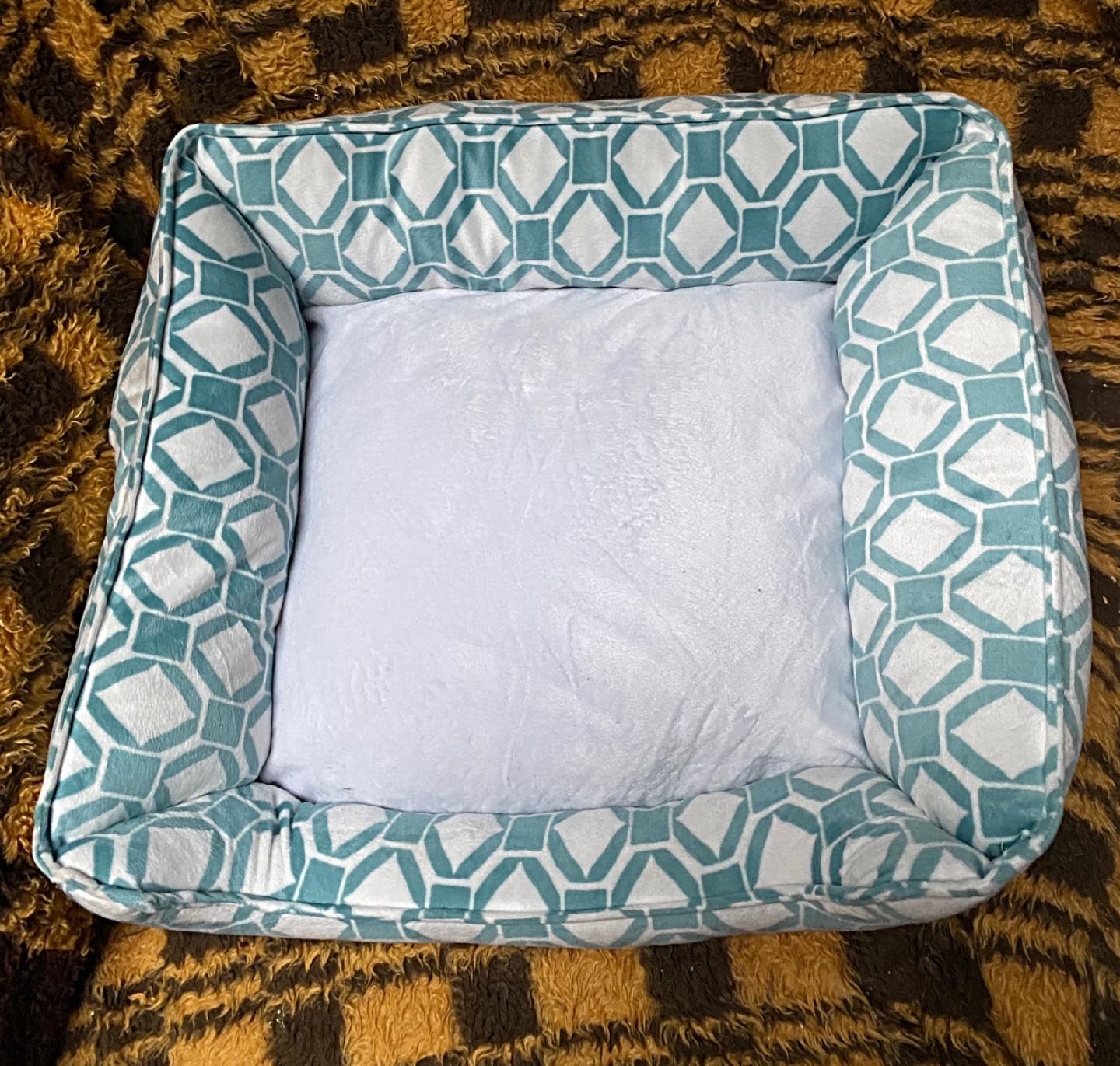Top Paw® Blue & White Cuddler Dog Bed thumbnail
