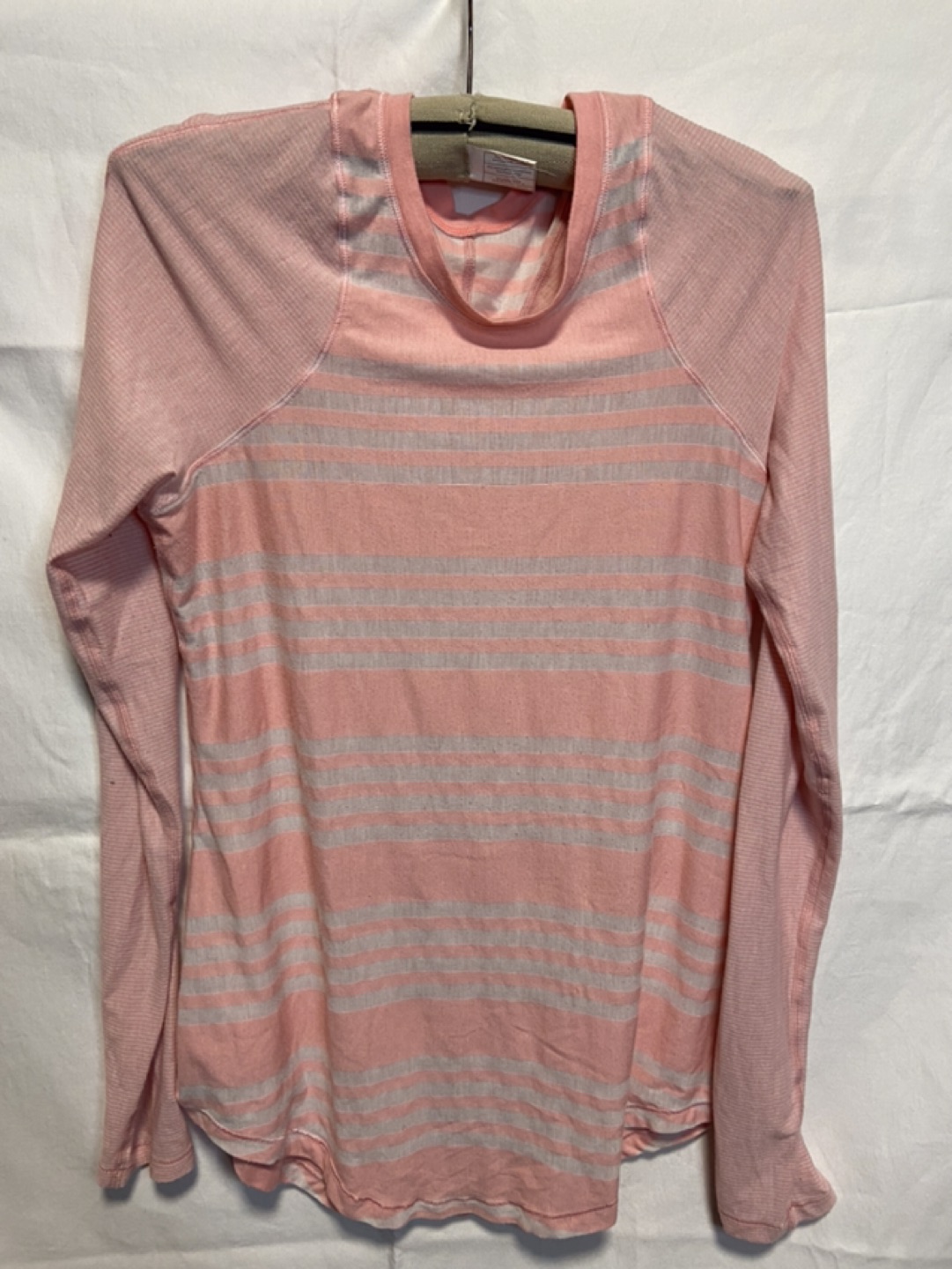 Lululemon long sleeve top shirt Great for spring image indicator(2)