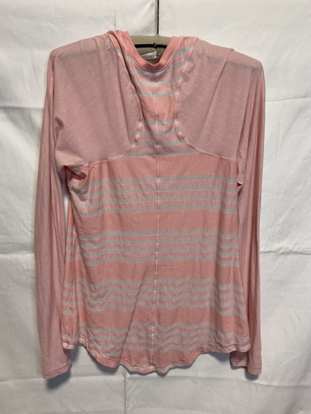 Lululemon long sleeve top shirt Great for spring image indicator(5)