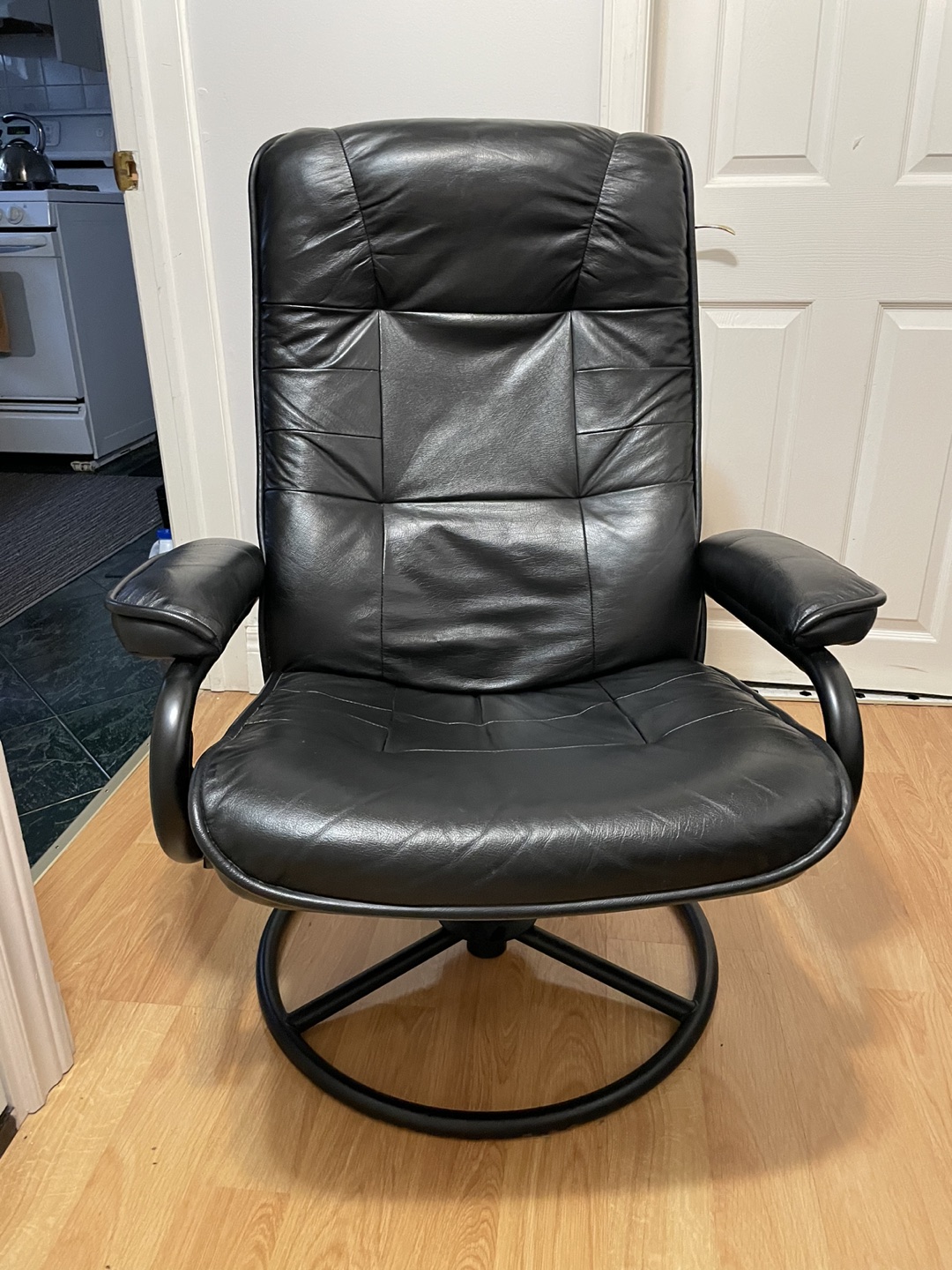 Black Leather Reclining Chair thumbnail