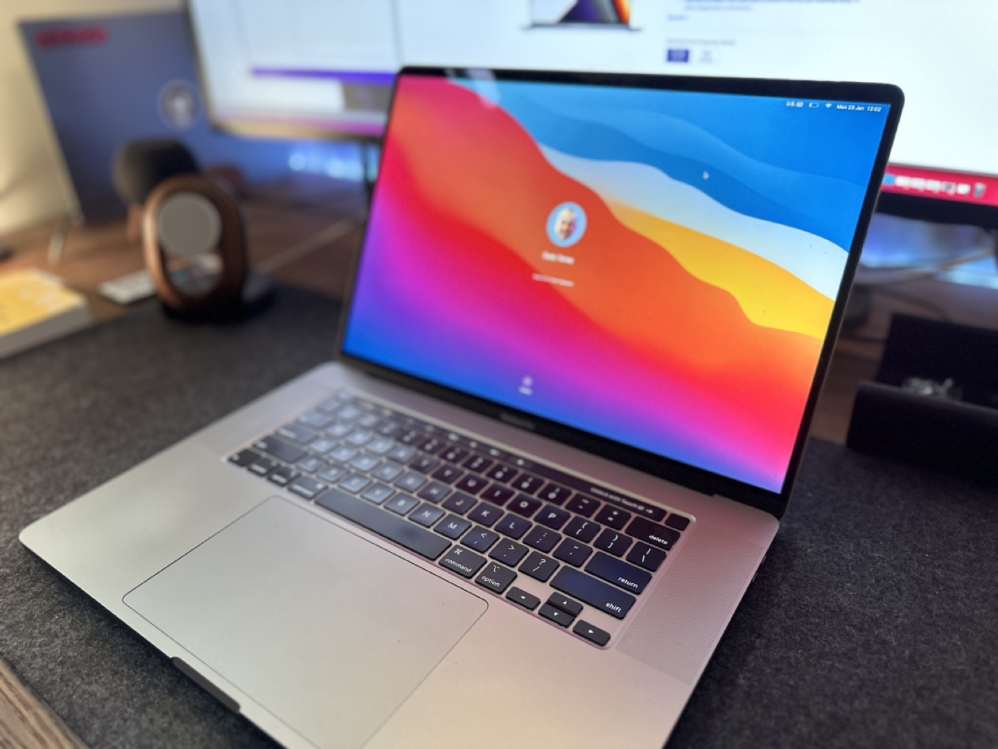 16-inch MacBook Pro with i9 2,3 GHz, 64 GB, 4TB SSD
