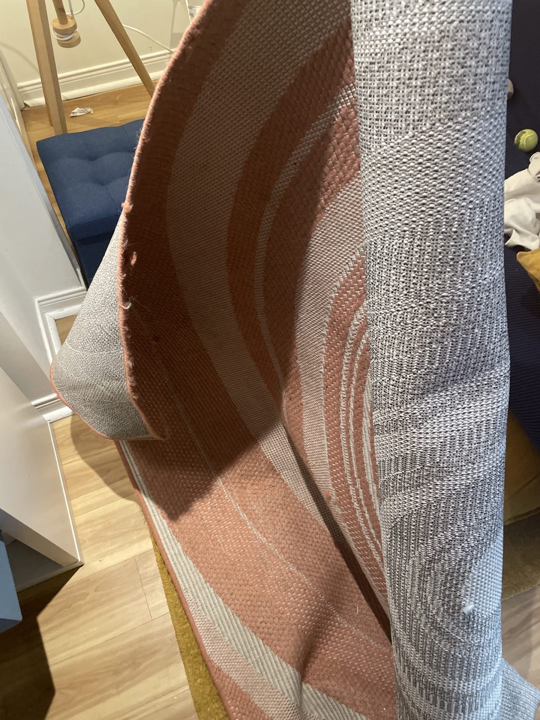 Free Coral Patterned Rug image indicator(5)