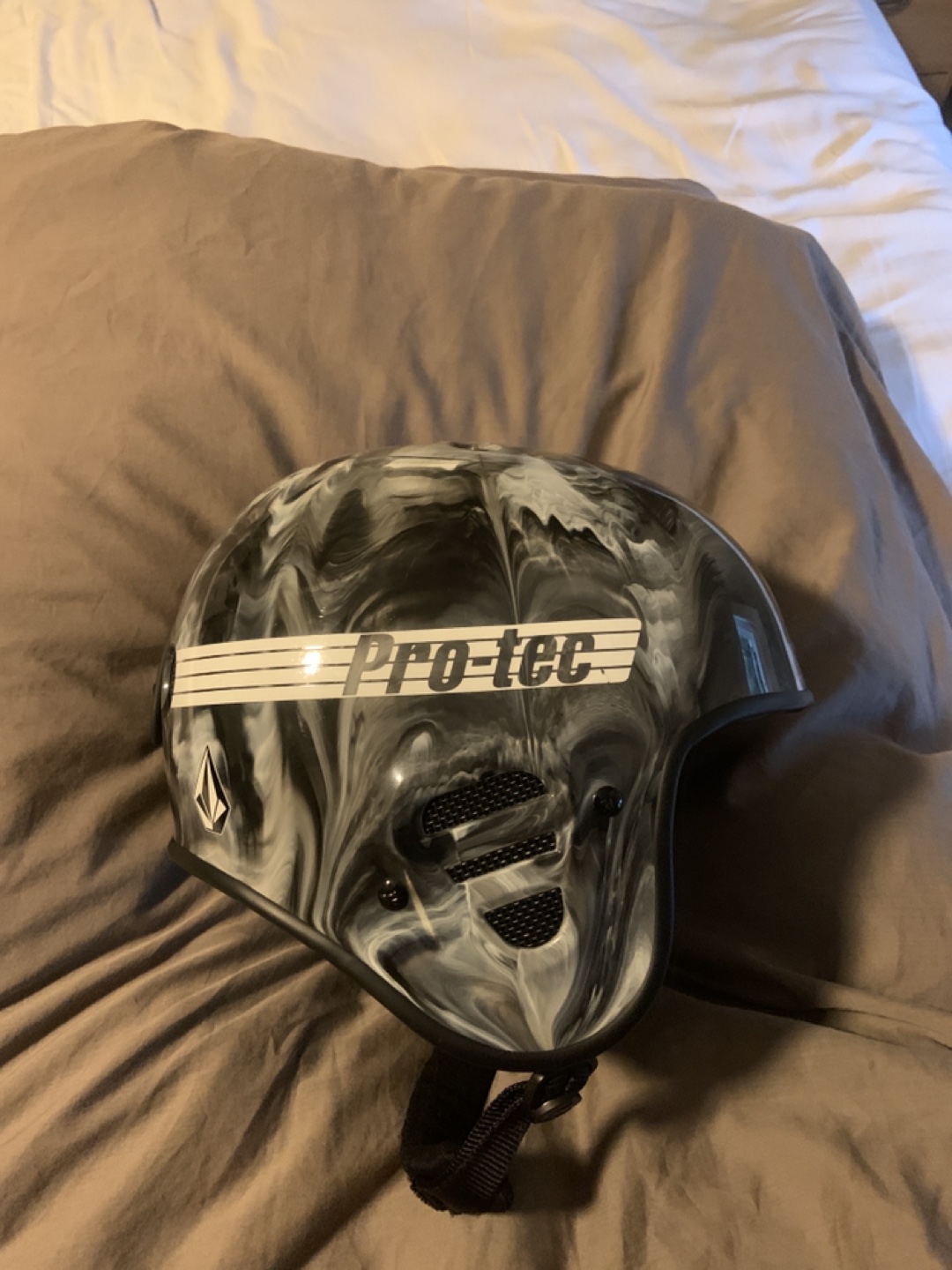 Protec volcom snow helmet XL