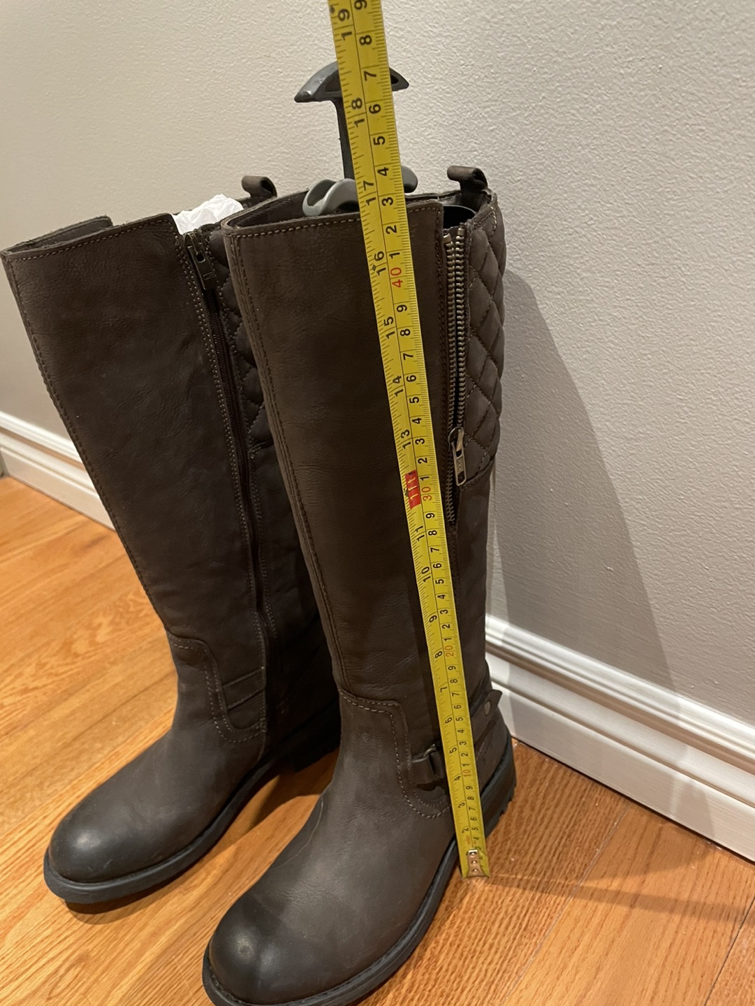 Women Leather Brand New Boots Size 7 image indicator(6)