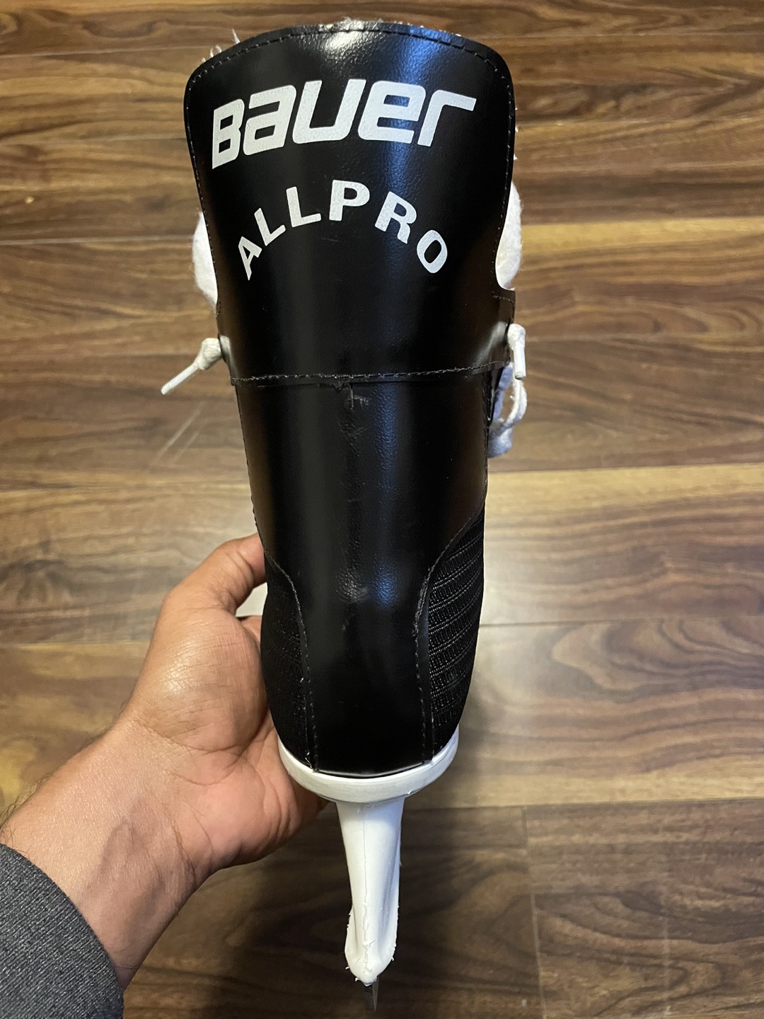 Men’s size 8 D Bauer All Pro SR skates image indicator(5)