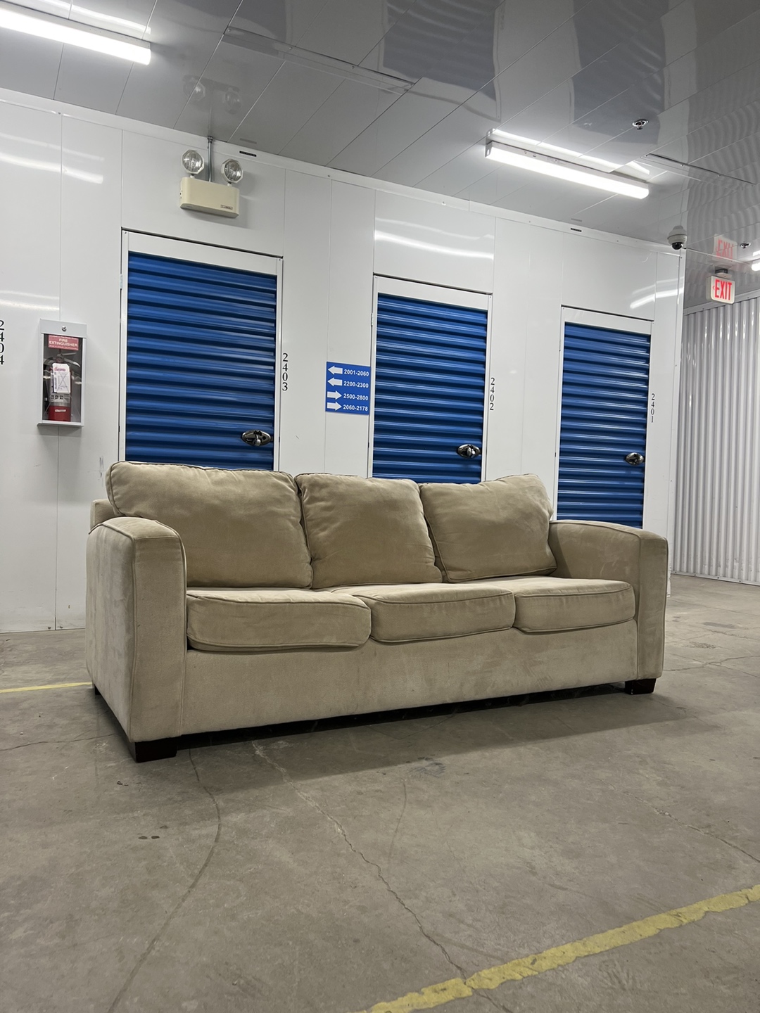 Modern Beige Couch / Sofa - FREE DELIVERY! - photo 3