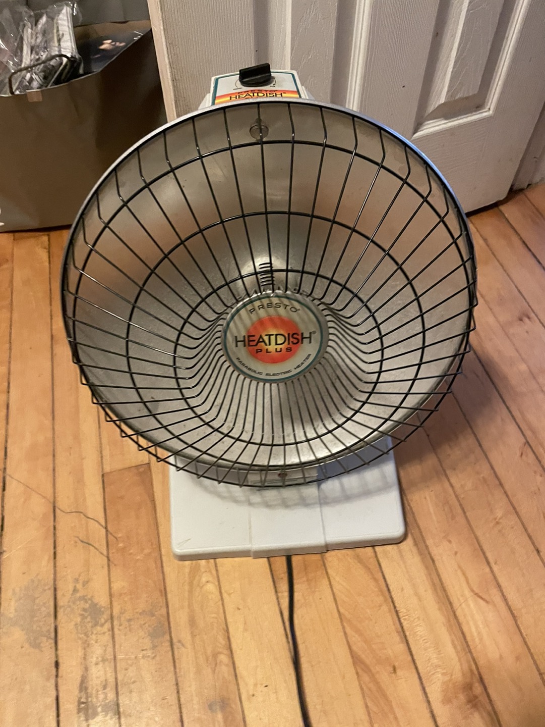 Parabolic Electric Heater - Presto Heatdish Plus thumbnail