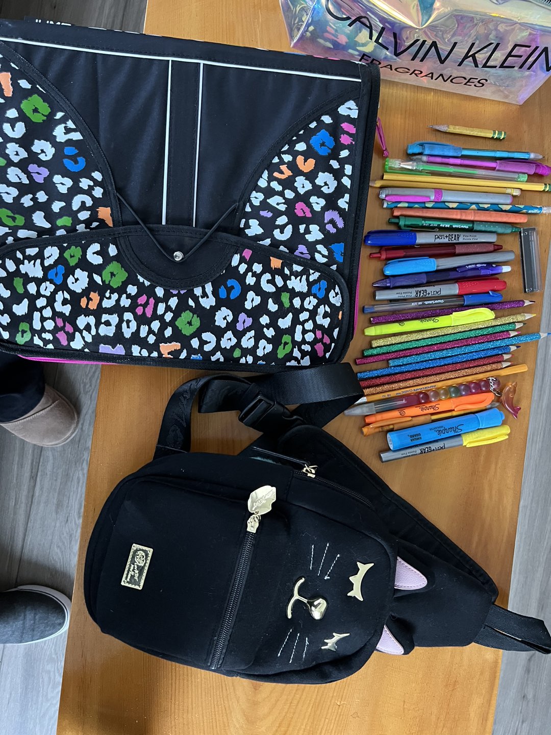 Art and school supplies thumbnail