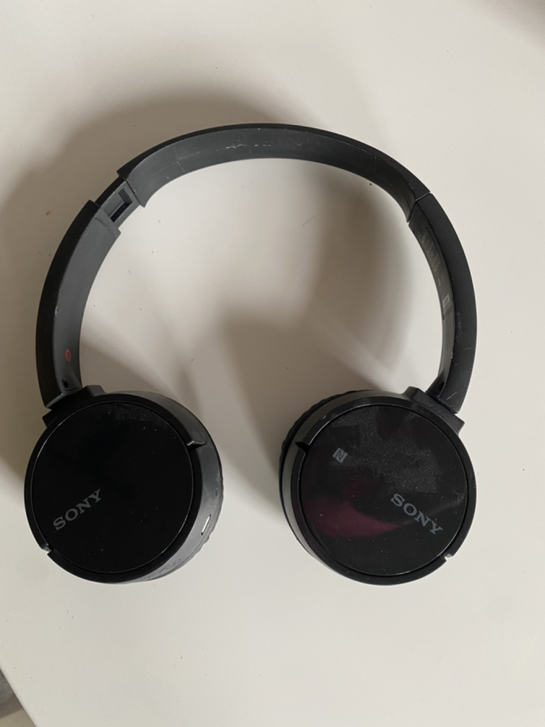 Lightly used wireless Headphones thumbnail