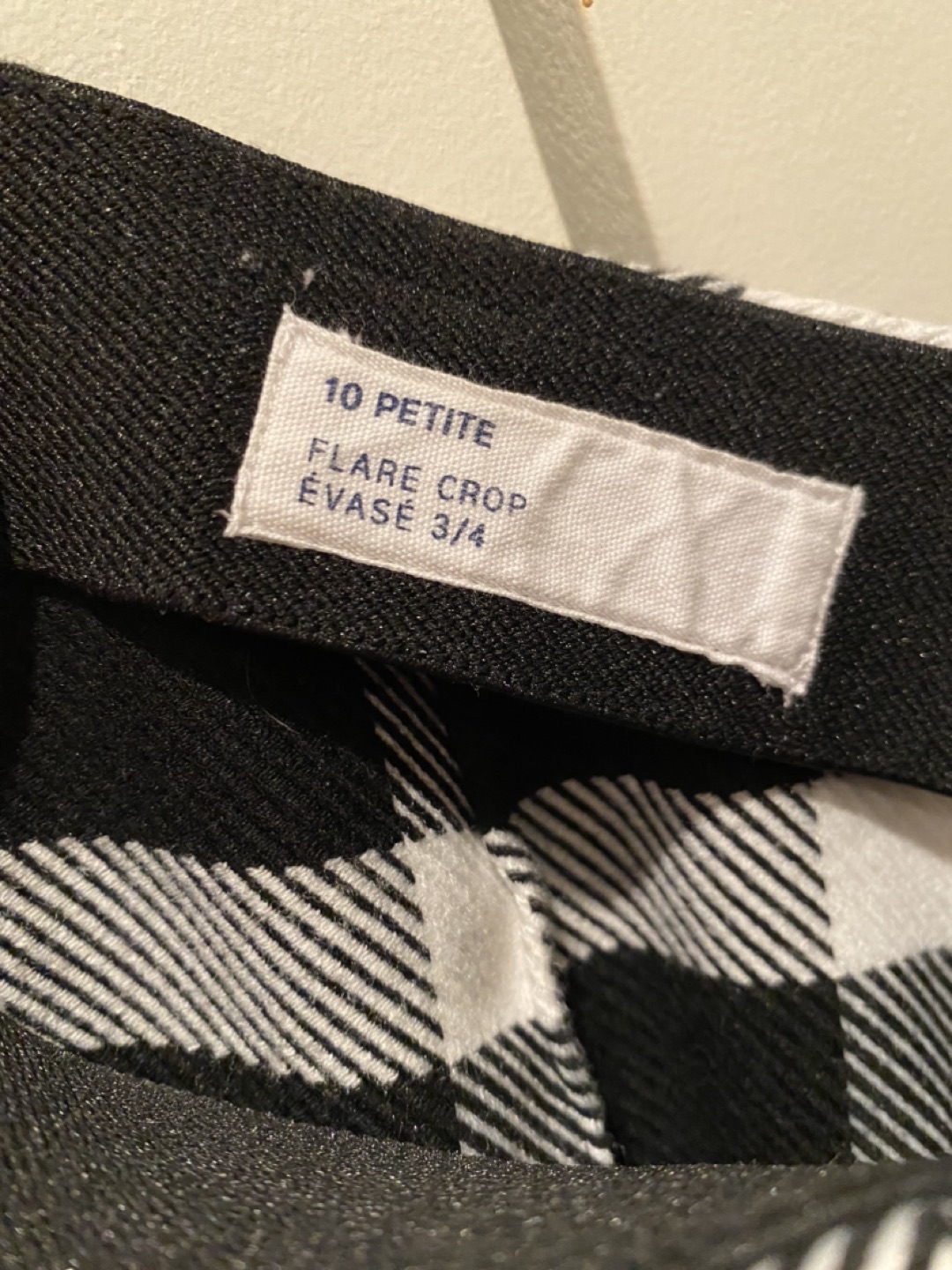 Gap Petite Flare Crop Pants image indicator(5)