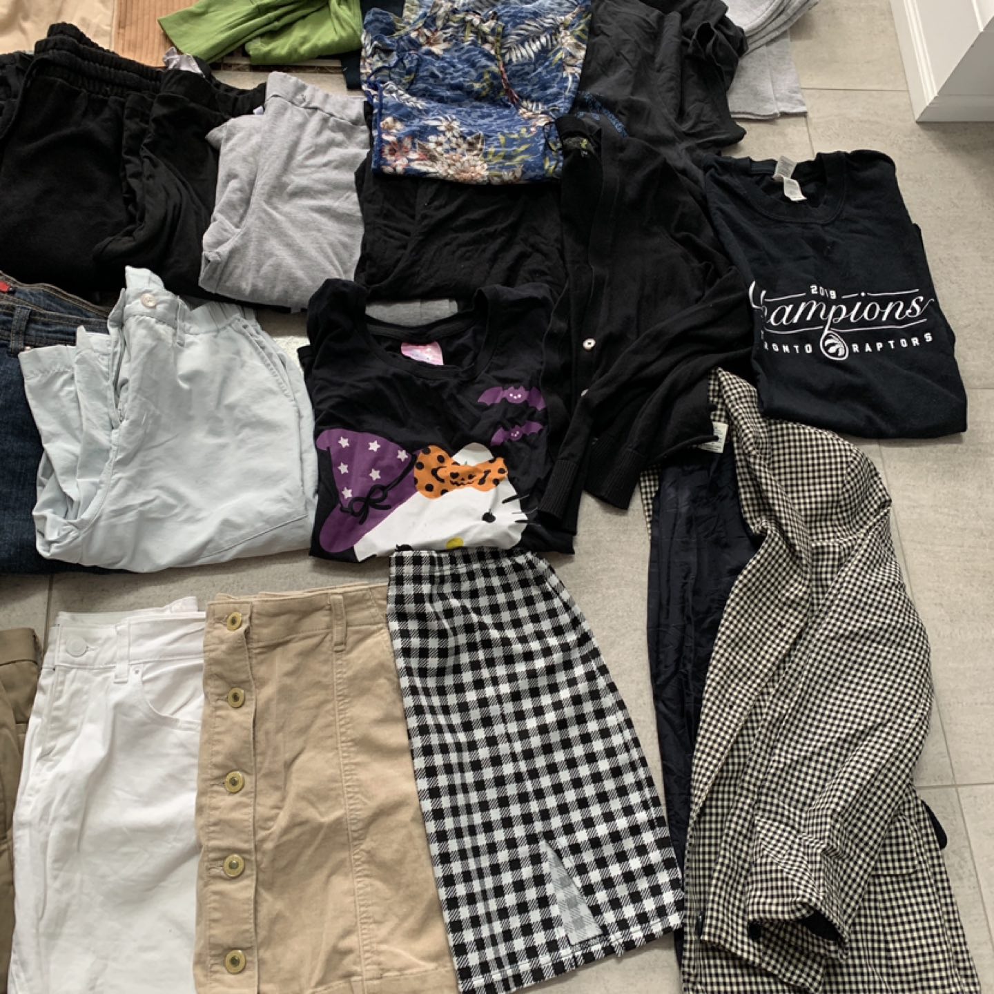 MUST GO TODAY ‼️ Lot of 30+ Women’s Items (XS/S/M) - photo 5