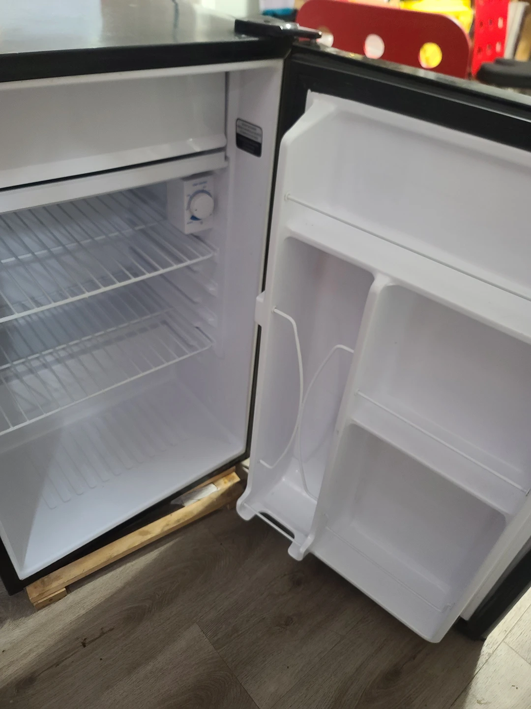 general electric mini fridge with freezer - photo 2