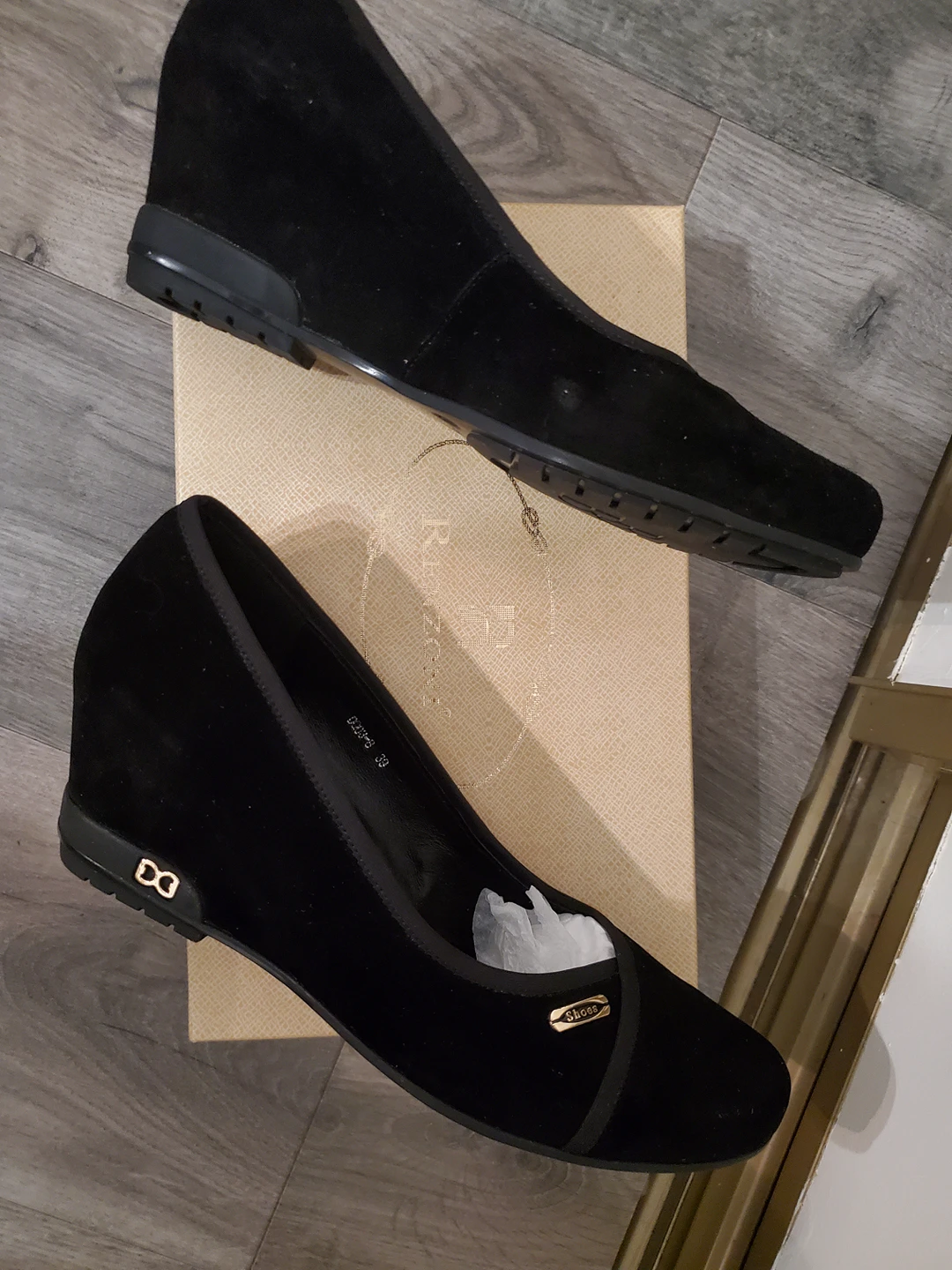 Ladies Black Suede shoes. - photo 4