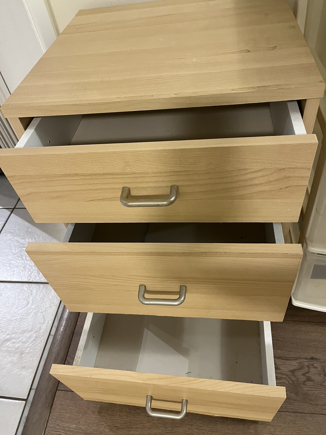 Free items MOVING SALE image indicator(2)