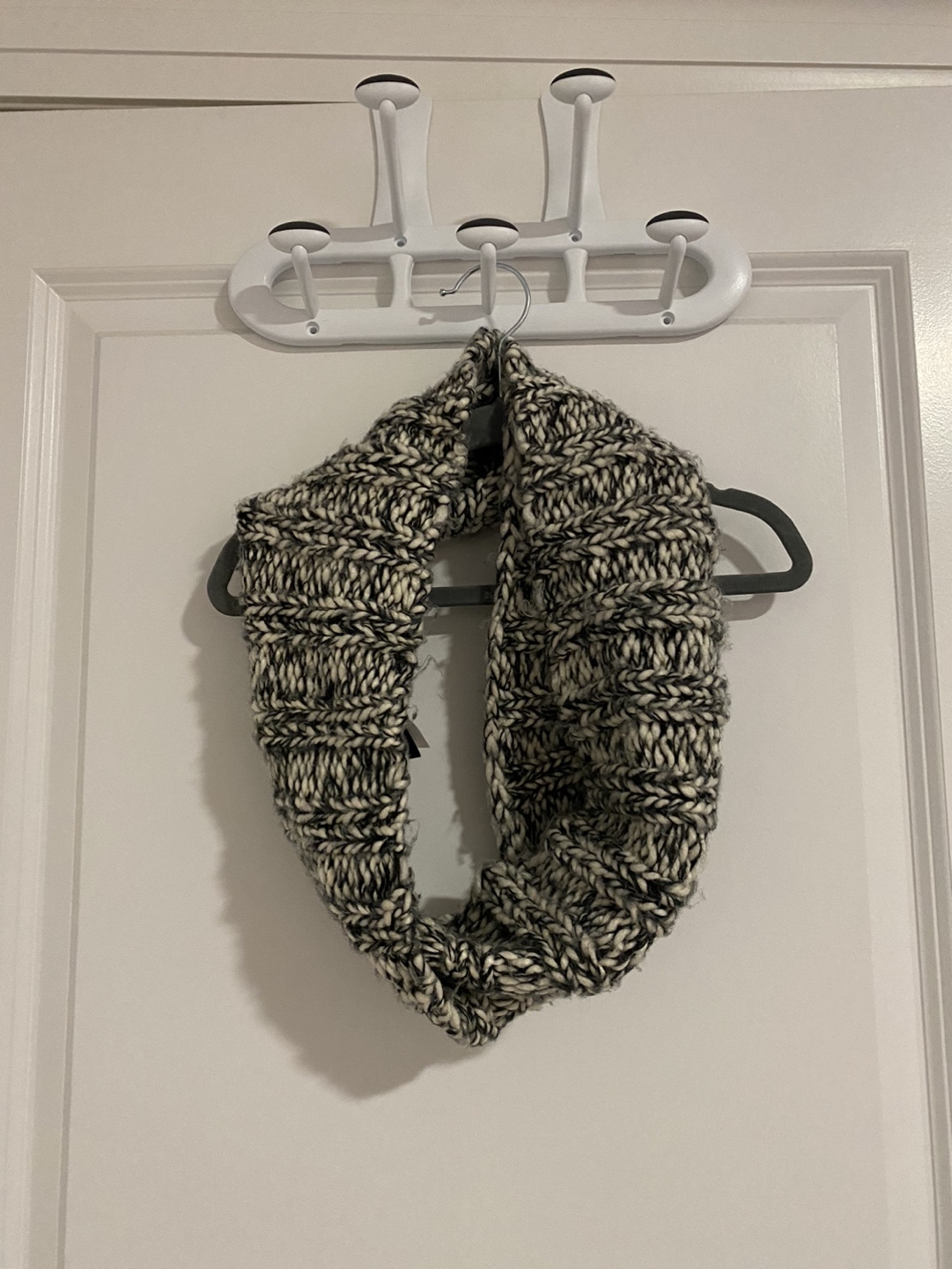 Gap women acrylic donut scarf thumbnail