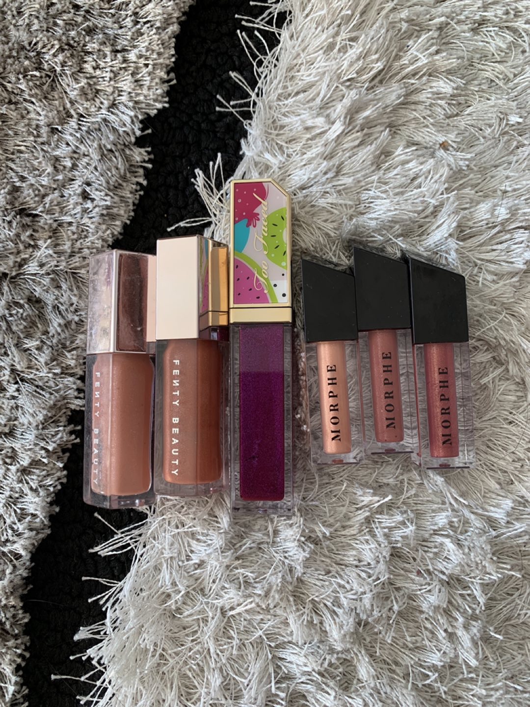 Set of 6 lipglosses.