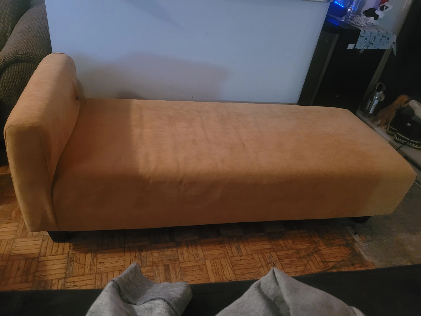 Day bed (orange suede)