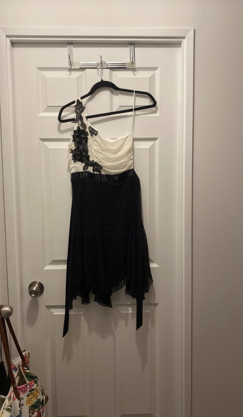 Black and white dress thumbnail