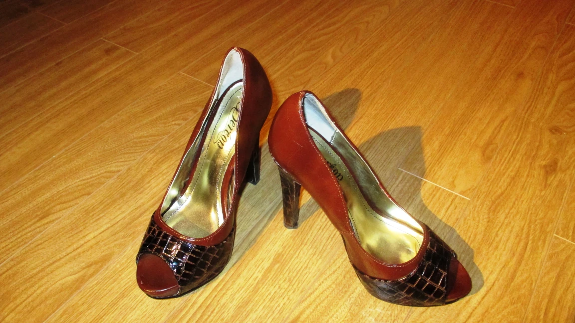 Ladies shoes