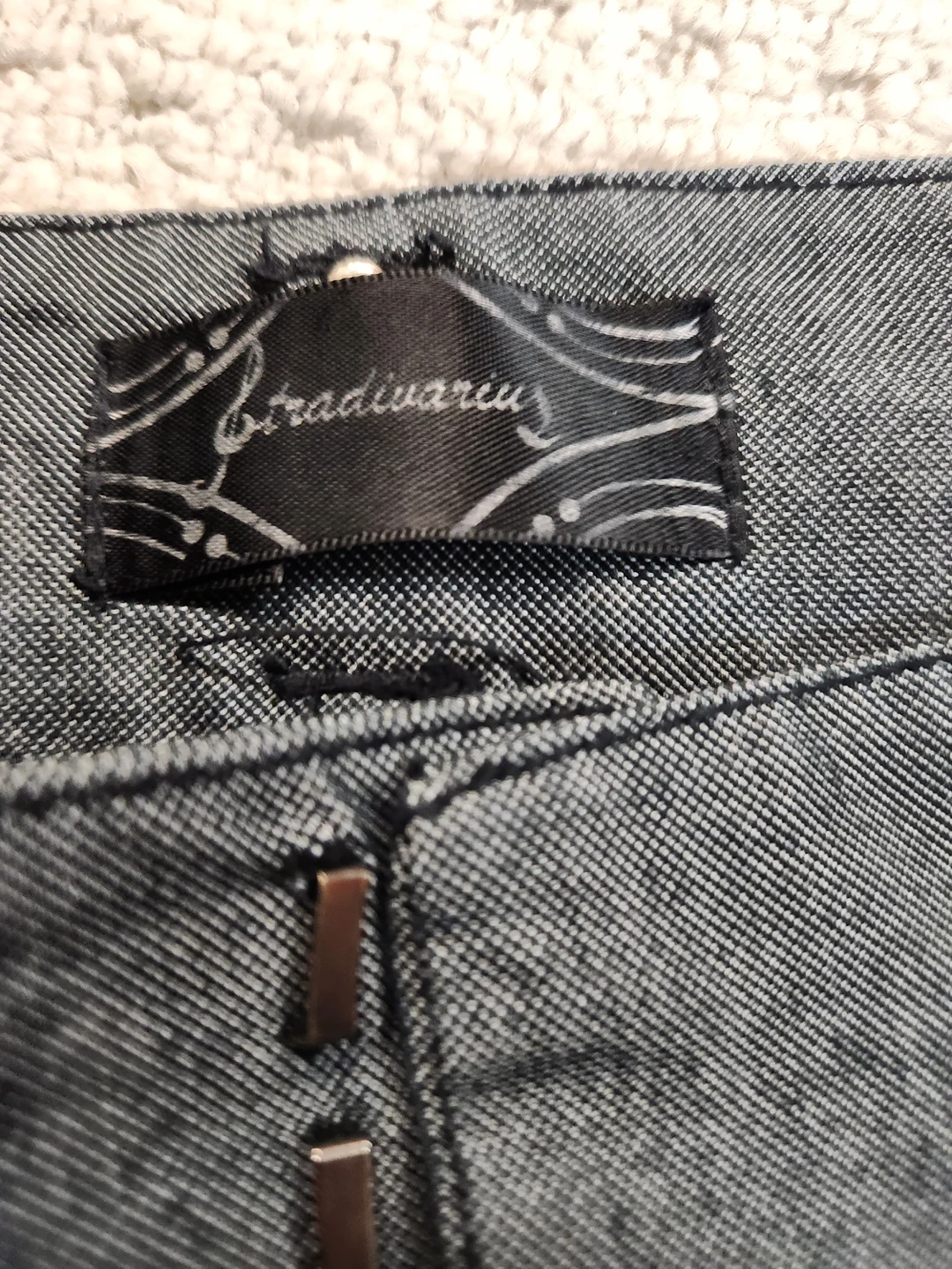 Grey pants image indicator(4)