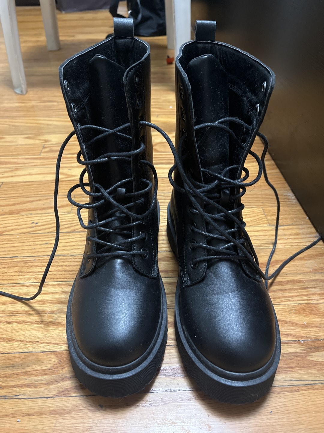 Casual black boots