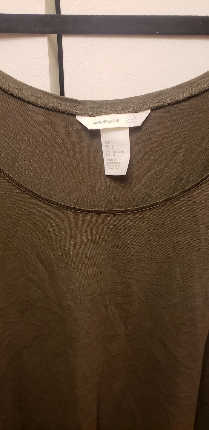 H&M Size Large Tank Top image indicator(2)