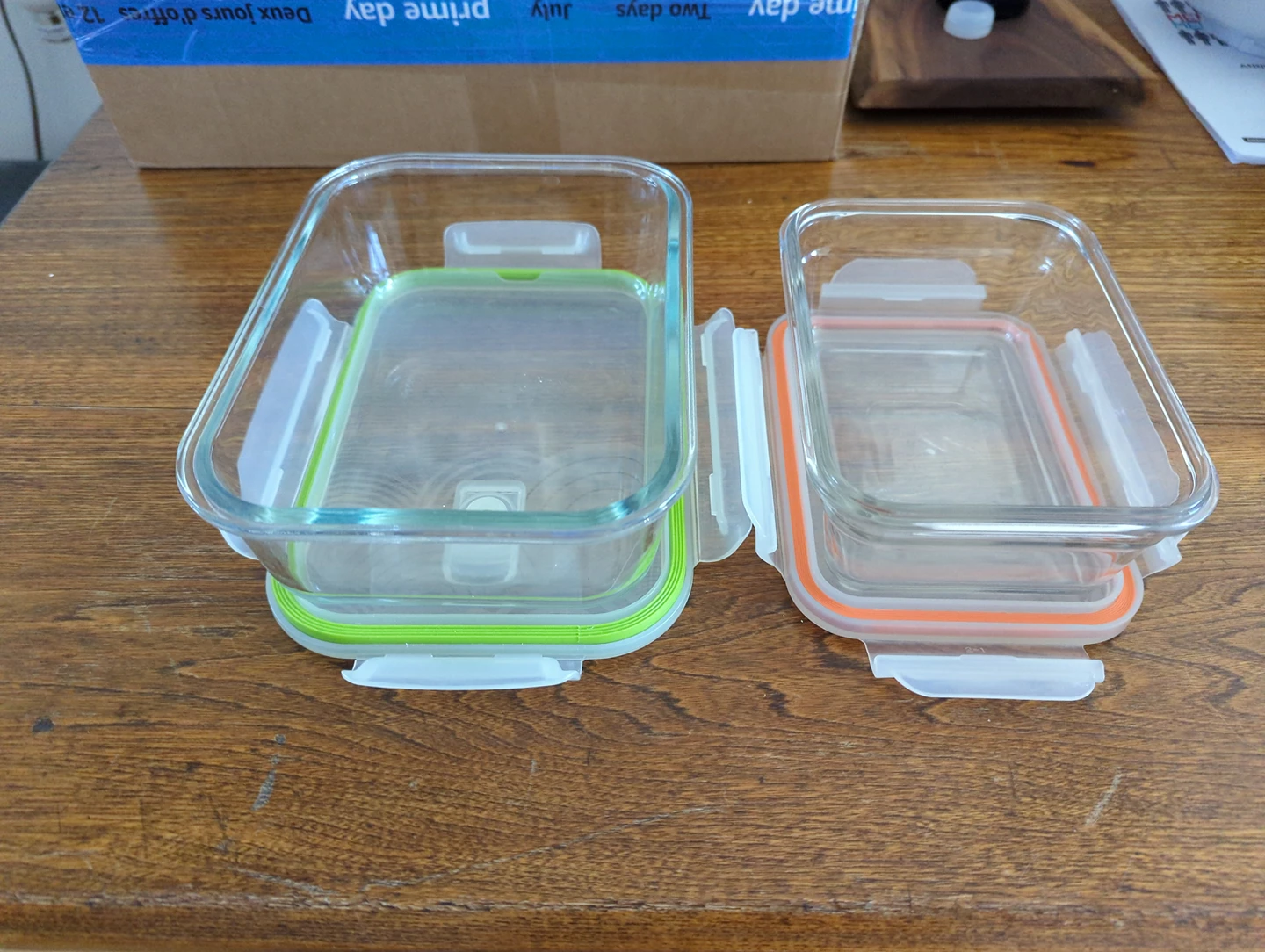 Glass containers with locking lids thumbnail
