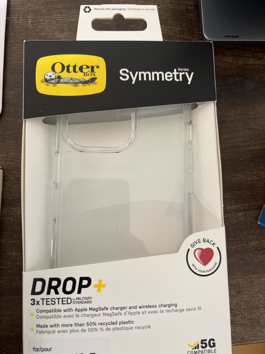 Otter box - wall charger and phone case for Iphone 13 pro - photo 3